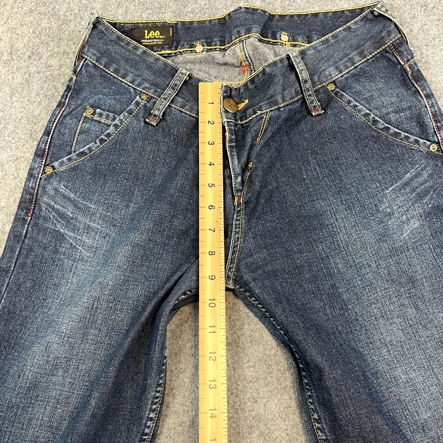 Lee VINTAGE Lee Jeans Relaxed Baggy Straight 29 28 Cinch Buckle Dark Wash Blue Mens Jeans 29 28 Regular Cotton Denim Subcategory: 5-Pocket Design Size US 29 - 5 Thumbnail