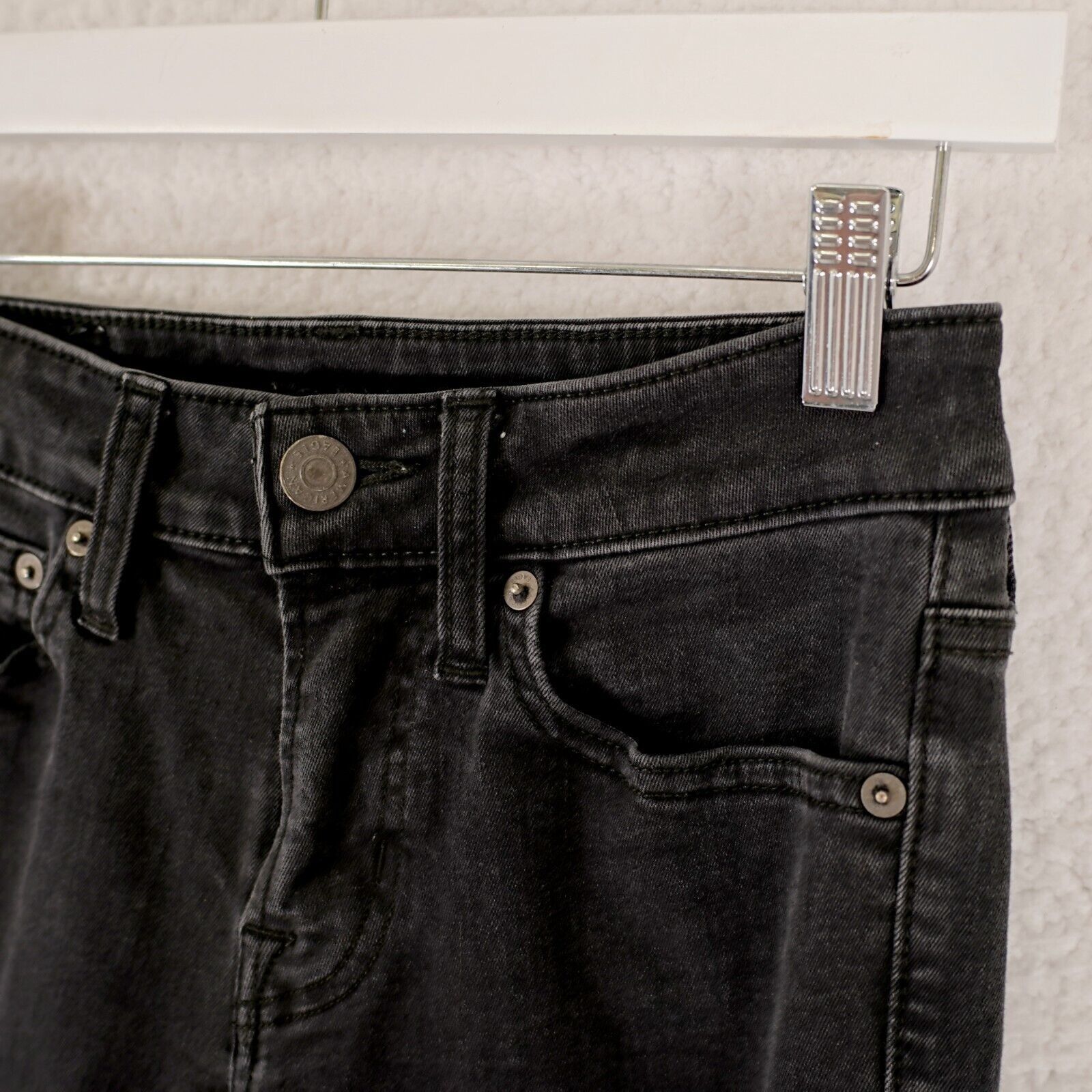 American Eagle Outfitters American Eagle Next Level Flex Black Denim Low Rise Jeans 26 Size US 26 / EU 42 - 4 Thumbnail
