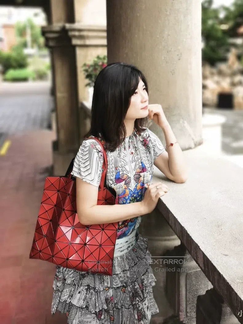Issey Miyake Issey Miyake Red Six-Grid Shoulder Bag Size ONE SIZE - 9 Thumbnail