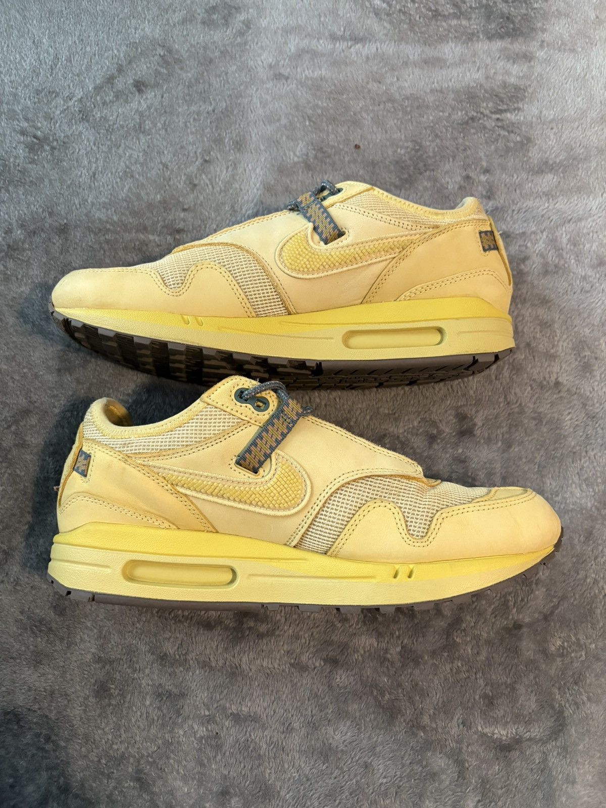 Nike × Travis Scott Travis Scott x Nike Air Max 1 ‘Saturn Gold’ Size US 9 / EU 42 - 2 Thumbnail
