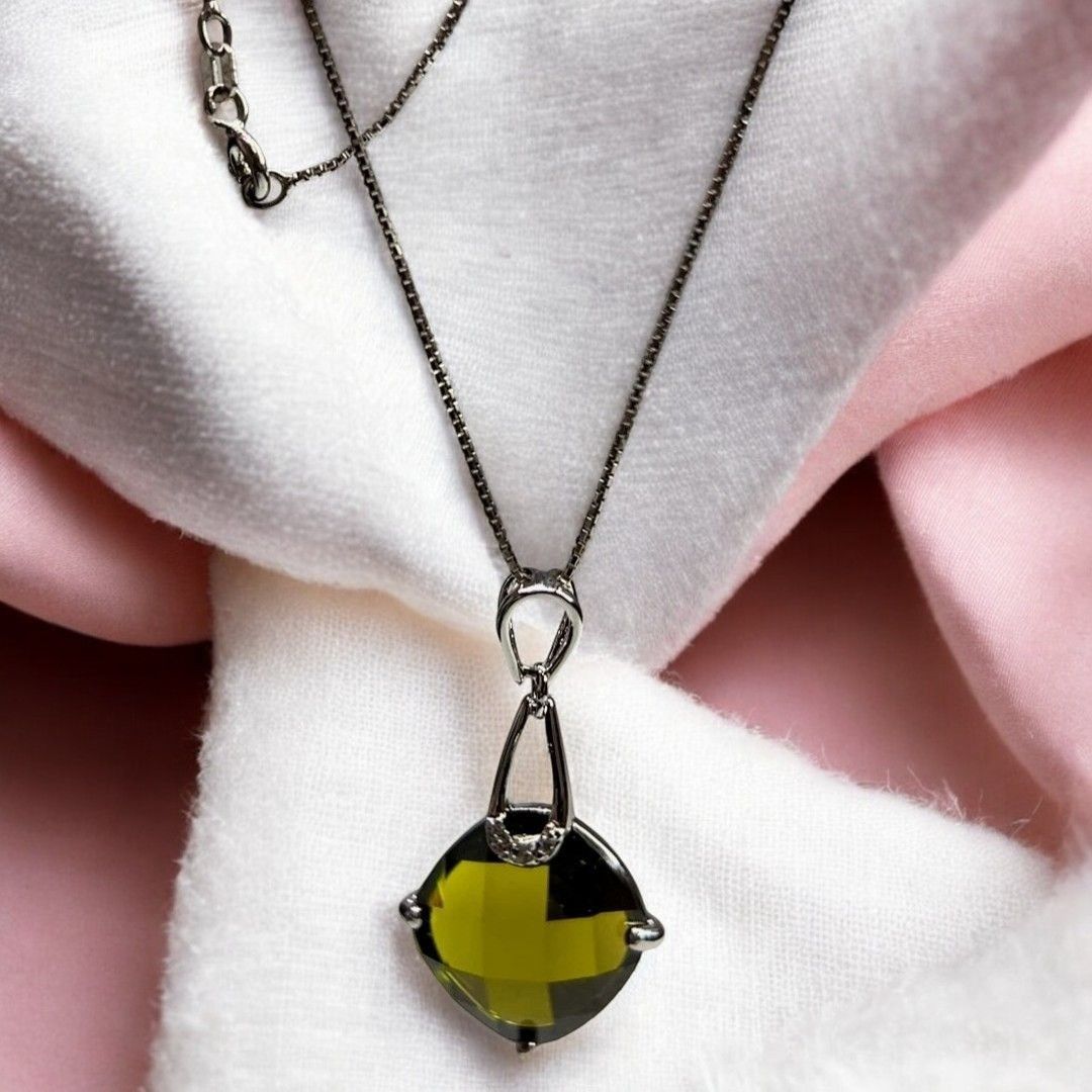 Designer Silver Women's Choker 16" Necklace, Green Faceted Pendant Size ONE SIZE - 1 Thumbnail