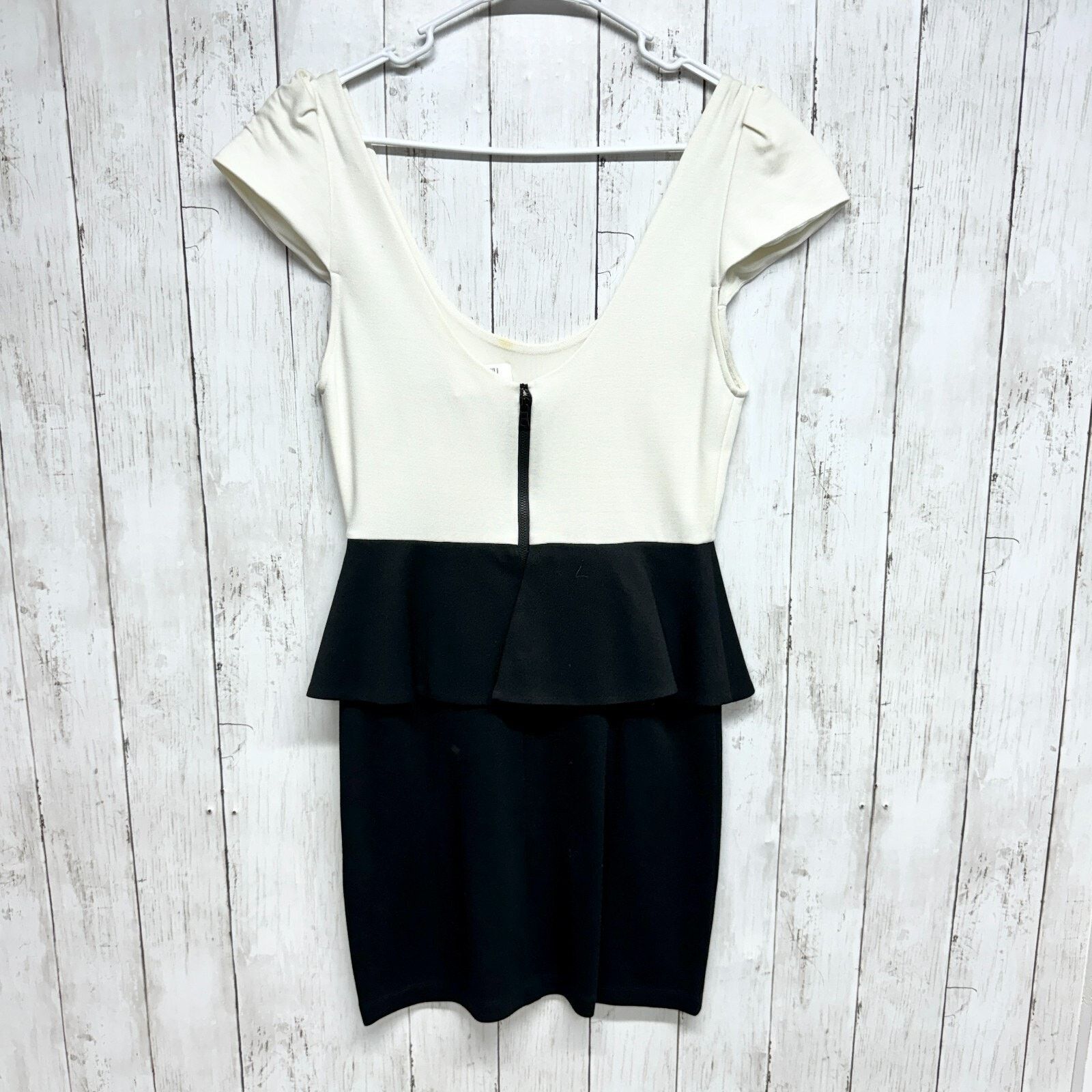 Alice + Olivia Alice + Olivia Dress 8 Black Harris Peplum Mini Sleeveless Size M / US 6-8 / IT 42-44 - 6 Thumbnail