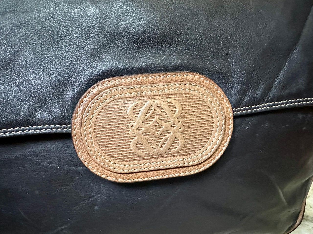 Loewe Authentic Loewe Anagram Two Tone Leather Shoulder Bag Size ONE SIZE - 5 Thumbnail