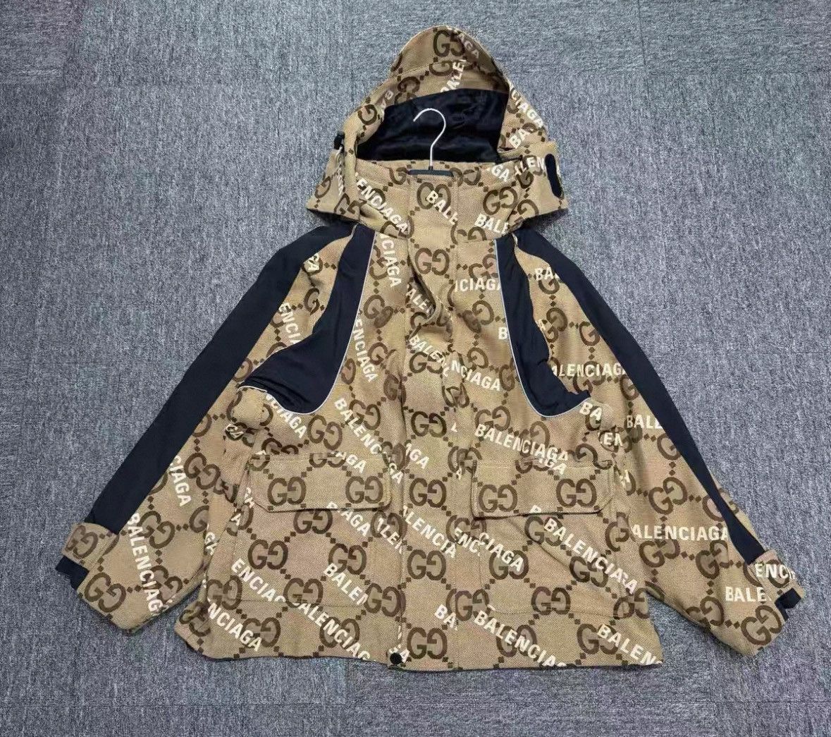 Gucci Gucci x Balenciaga Printed Jacket. Size M / US 6-8 / IT 42-44 - 1 Thumbnail