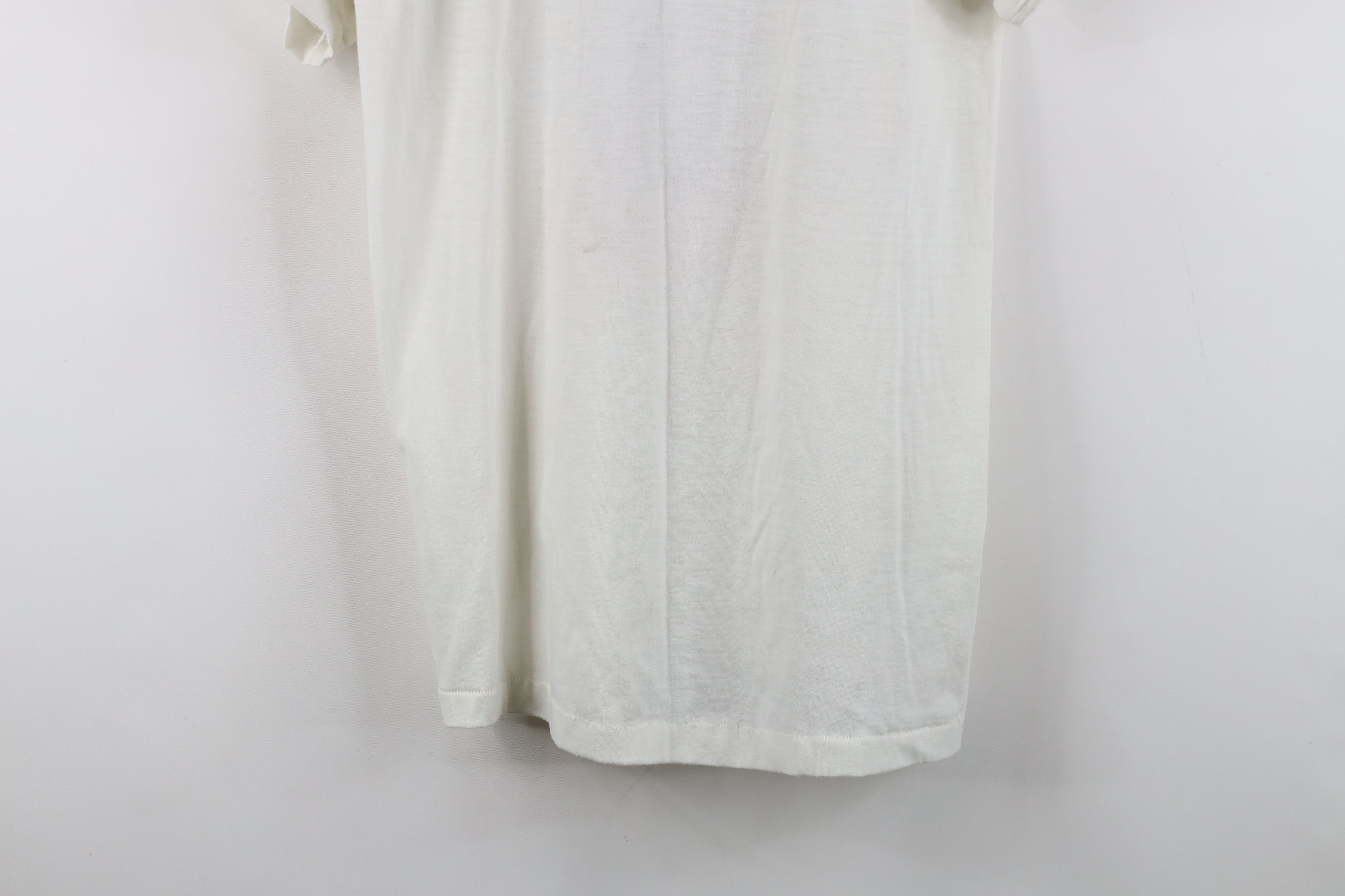 Vintage Vintage 70s Snow Country Snowflake Skiing T-Shirt White USA Size L / US 10 / IT 46 - 14 Thumbnail
