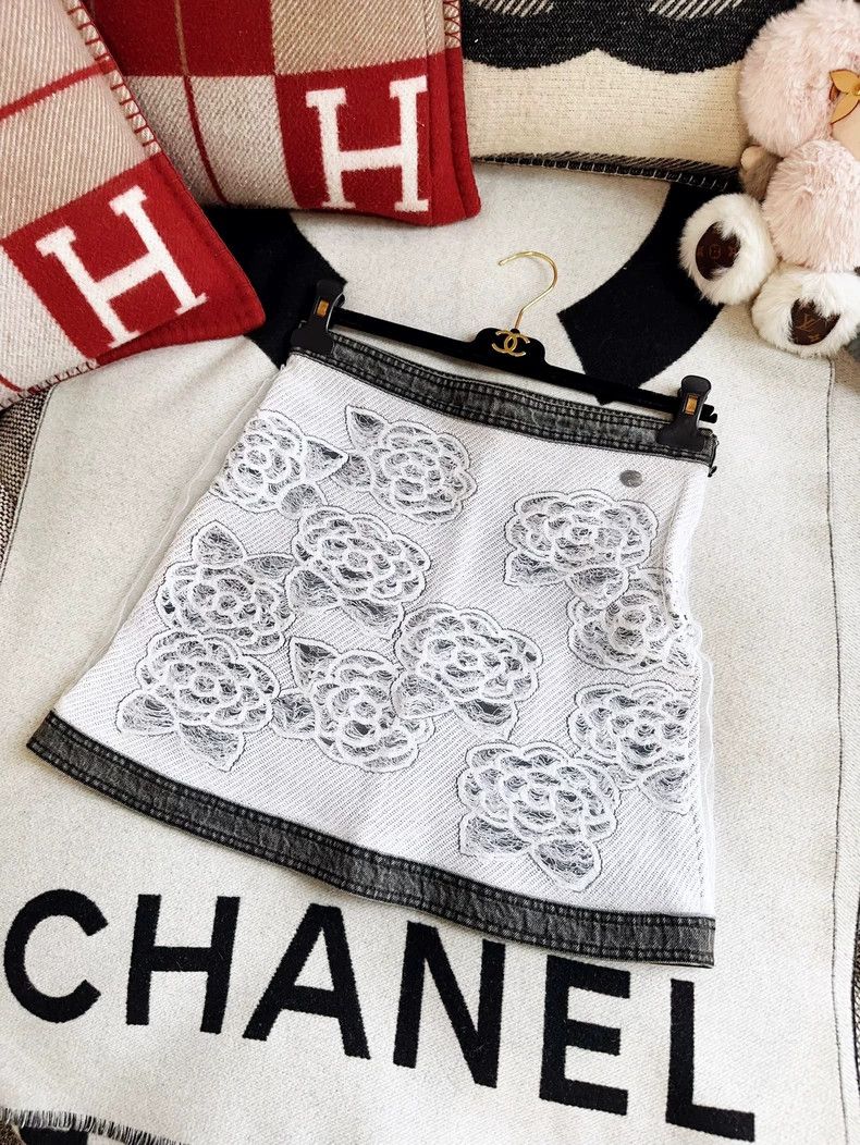 Chanel Chanel Waterfall series white black and gray hollow camell Size 25" / US 0 / IT 36 - 2 Thumbnail
