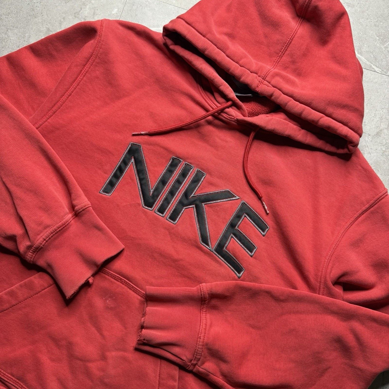 Nike Vintage Nike Spell Out Red Hoodie Silver Bar Tag Size US M / EU 48-50 / 2 - 1 Thumbnail