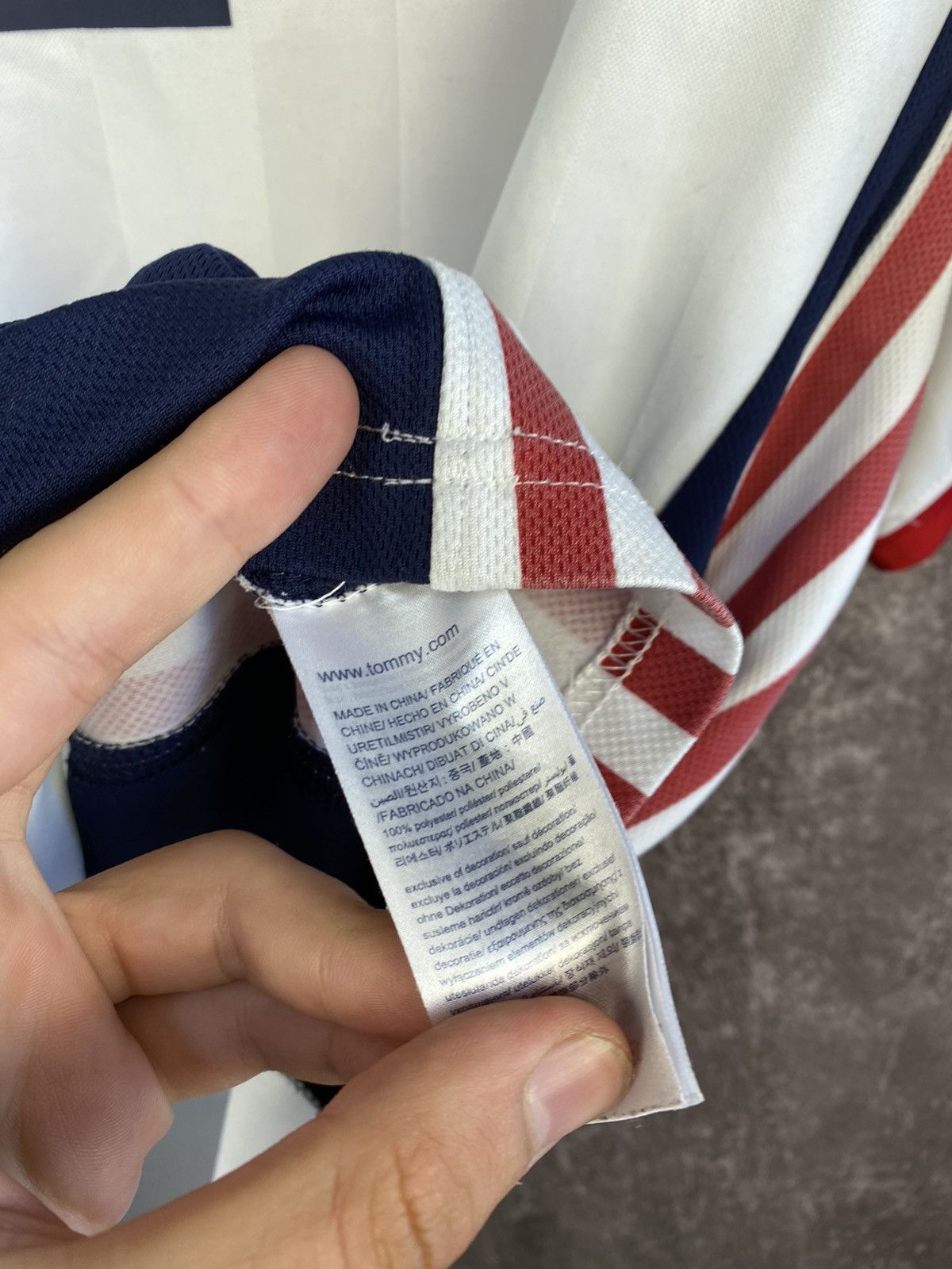 Vintage Vintage 90s Tommy Hilfiger Jeans Jersey Size US L / EU 52-54 / 3 - 7 Thumbnail