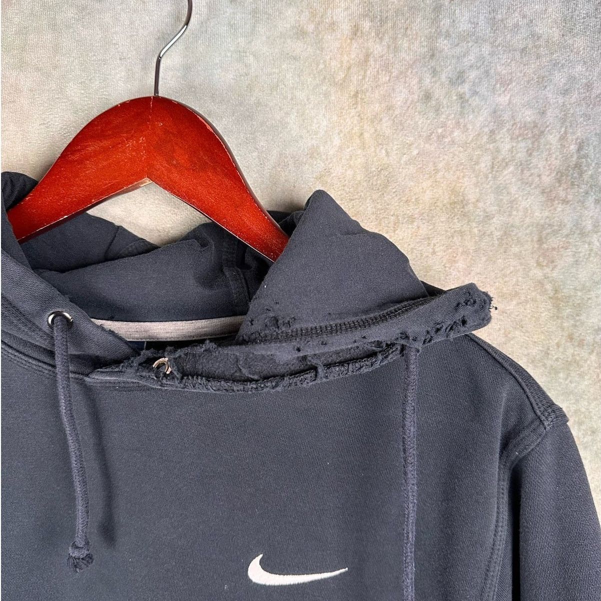 Nike Nike Sportswear Hoodie Sweatshirt Sz L Black Embroidered Size US L / EU 52-54 / 3 - 7 Thumbnail