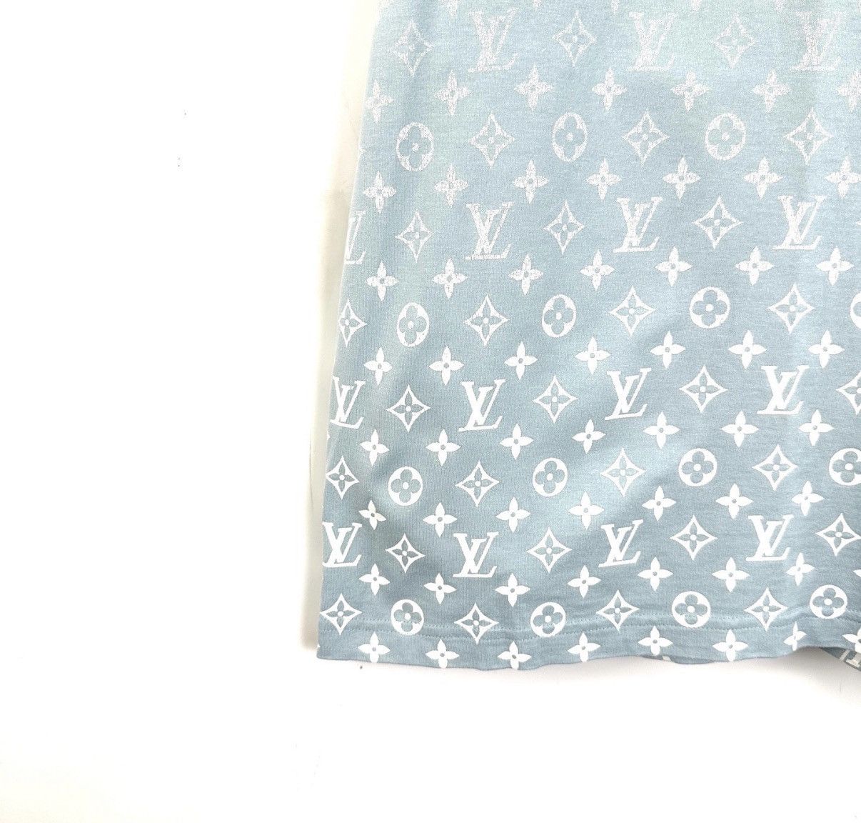 Louis Vuitton Louis Vuitton All-Over Gradient Logo Short Sleeve K12 Size US M / EU 48-50 / 2 - 6 Thumbnail