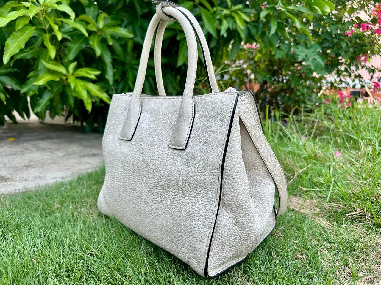 Prada Authentic Prada Vitello Daino Blanco Shopping Tote Bag Size ONE SIZE - 2 Thumbnail