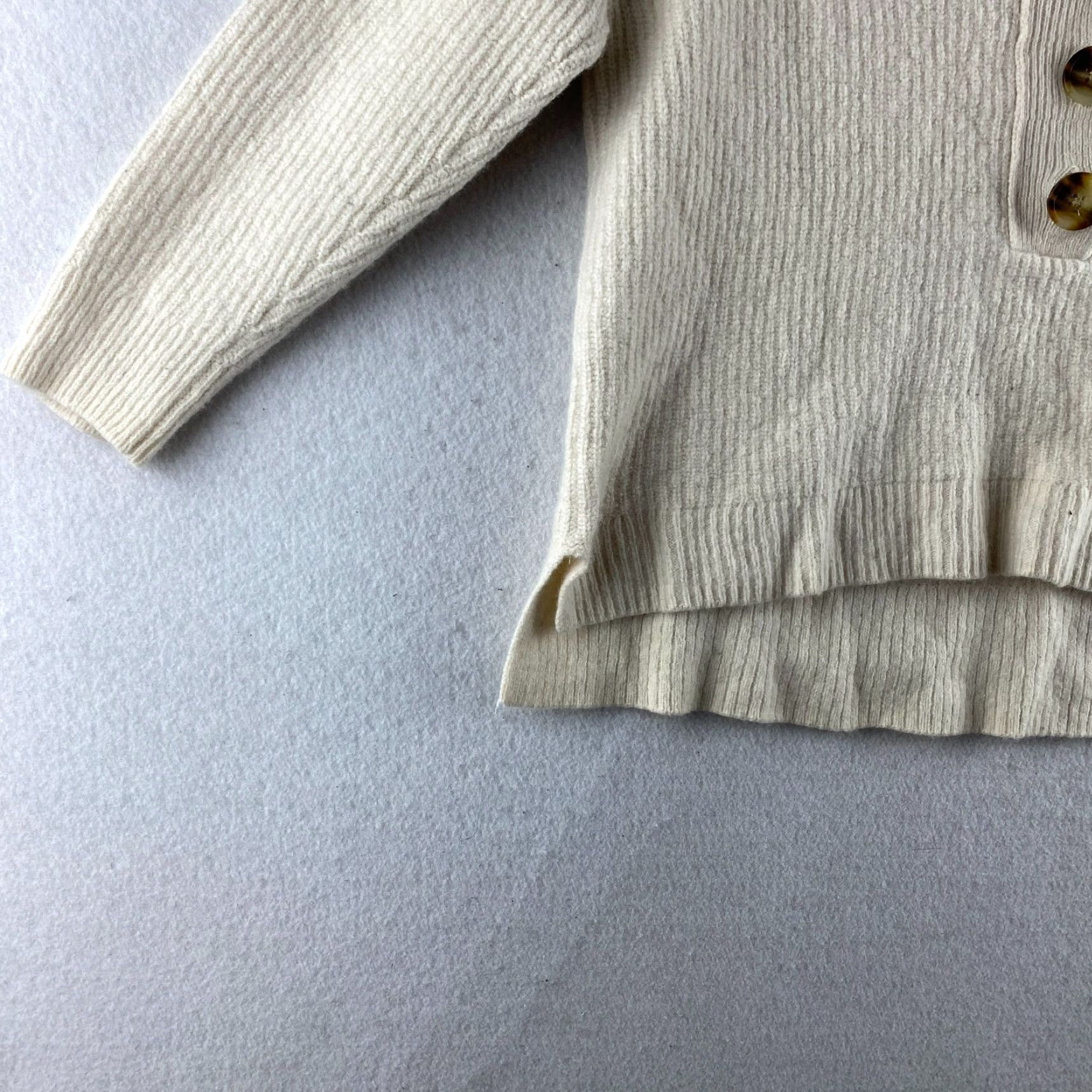 Madewell Madewell Wool Sweater Womens Small S Cream Pullover V-Neck Hi-Low Button Knit Wool Regular Solid Long Sleeve 1/2 Button Pullover Modern Fall Size S / US 4 / IT 40 - 5 Thumbnail