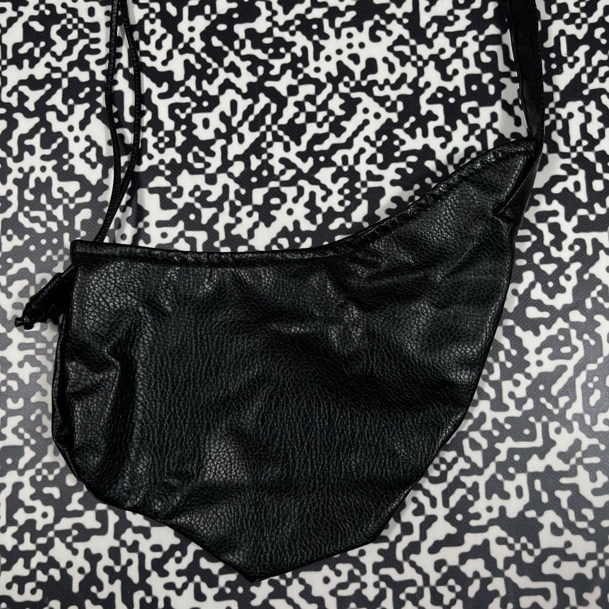 Japanese Brand Vintage Y2K Japanese Crossbody Bag Opium Style Size ONE SIZE - 2 Thumbnail