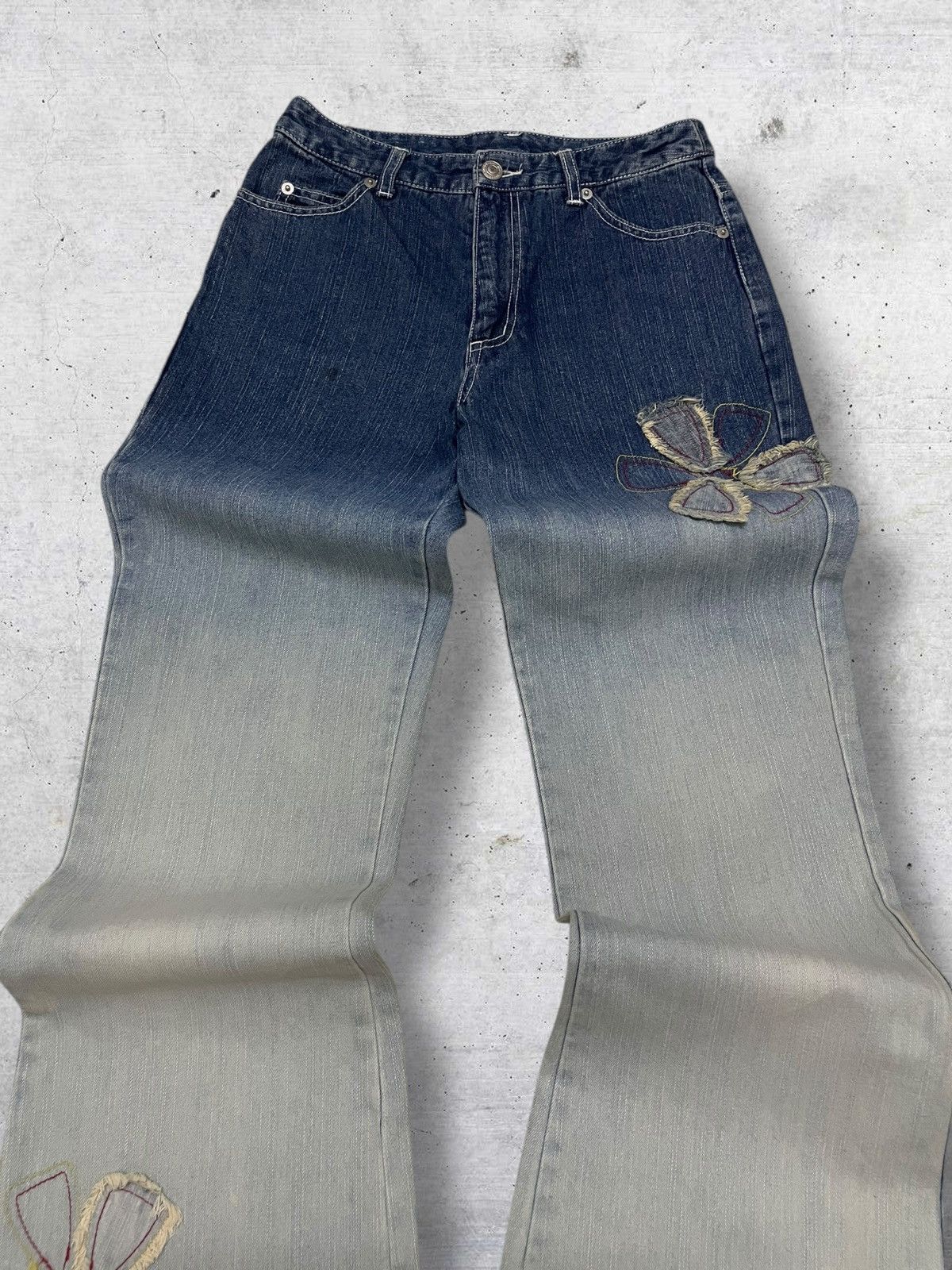 VINTAGE JAPAN 90S FLORA APPLIQUE FLARED ARTSY TWIST DENIM