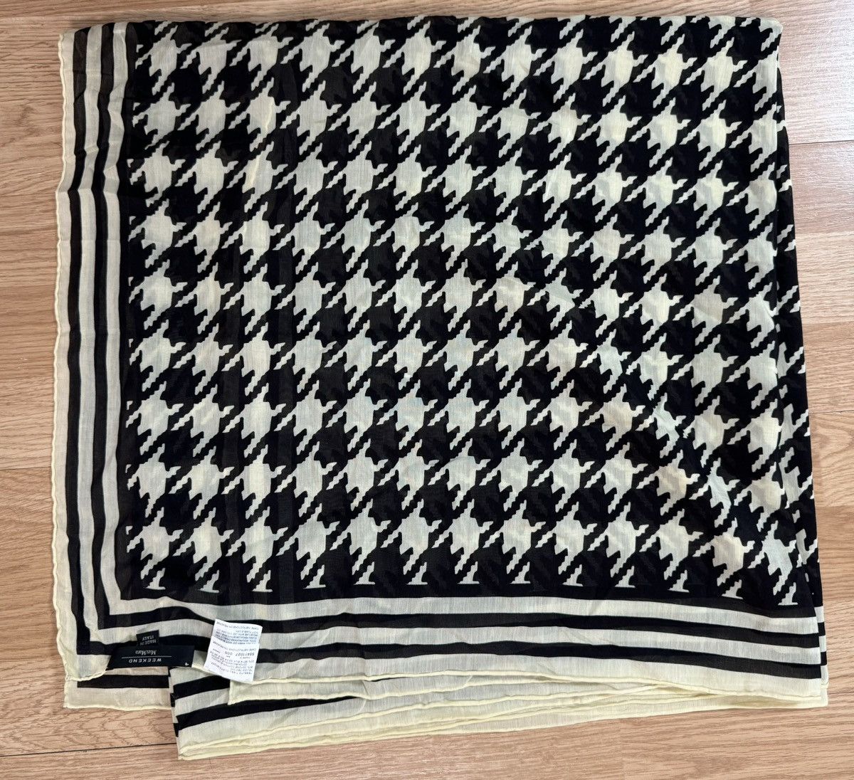 Weekend Max Mara Max Mara the weekend MaxMara big silk scarf monogram Size ONE SIZE - 12 Thumbnail