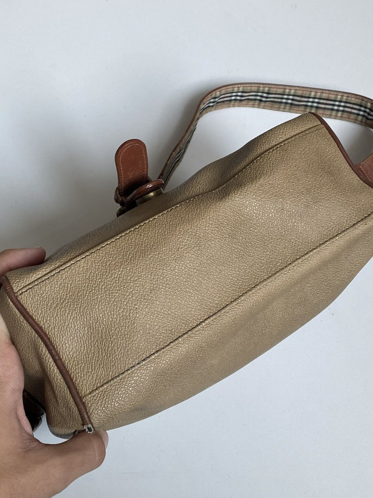 Burberry Burberrys Nova Check Vintage Leather Shoulder Bag Gold Beige Size ONE SIZE - 12 Thumbnail
