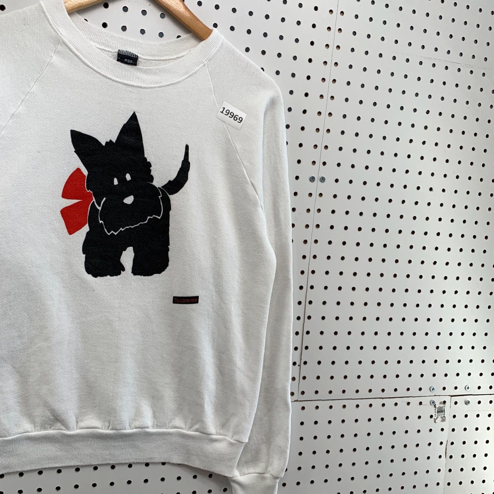 Vintage VINTAGE Terrier Sweatshirt White Adult Large 80s Crew Neck Pullover 20x25.5 DOG Screen Stars Mens Size US L / EU 52-54 / 3 - 5 Thumbnail