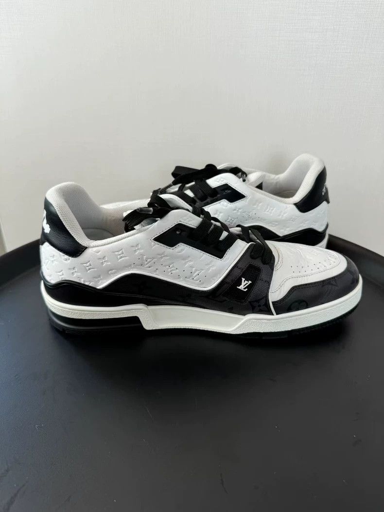 Louis Vuitton Louis Vuitton Black and white emboss presbyopic trainer sn Size US 9.5 / EU 42-43 - 2 Thumbnail