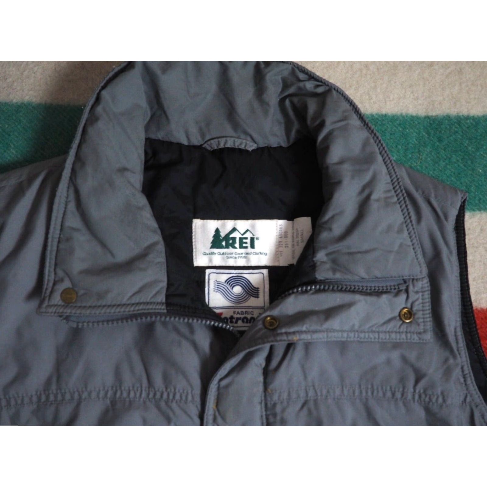 Vintage VINTAGE REI Entrant Stone Gray Zip Outdoor Nylon Shell Vest Mens S 80s 90s Outdoor Mens Vest Stone Gray Nylon Zip Shell REI Vest Men's S 1980s 90s Size US S / EU 44-46 / 1 - 3 Thumbnail