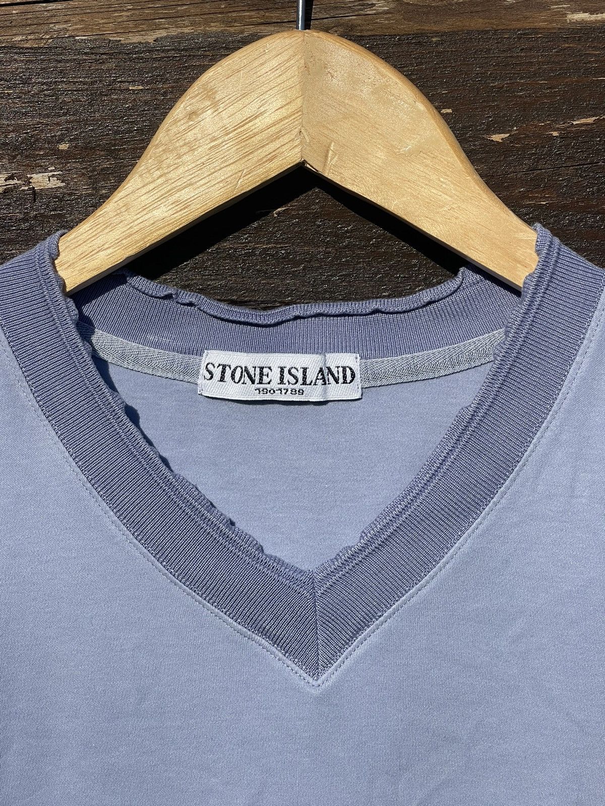Stone Island Stone Island v-neck logo vintage tee Size US L / EU 52-54 / 3 - 5 Thumbnail