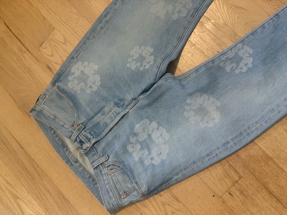 DENIM TEARS × Levi's Denim Tears Vintage Indigo Mono Wreath Jeans Size US 30 / EU 46 - 7 Thumbnail