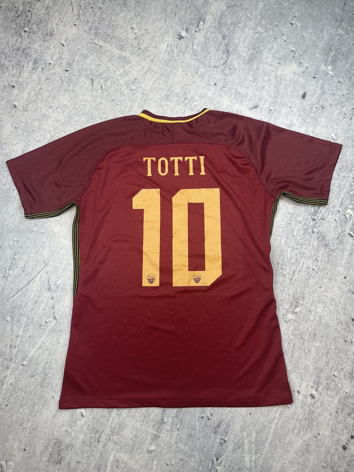Nike × Vintage Roma Siamo Jersey Nike TEE TOTTI Size US L / EU 52-54 / 3 - 2 Thumbnail