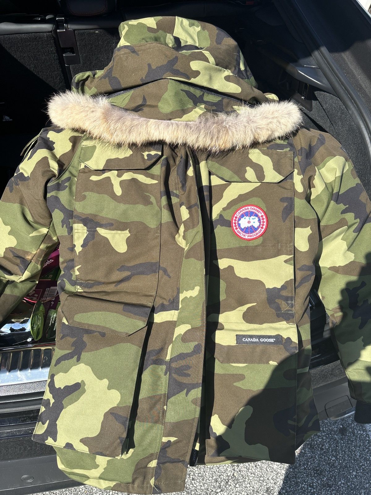 Canada Goose Canada Goose Women's Montebello Parka Fur Hood Classic Camo Size S / US 4 / IT 40 - 1 Thumbnail
