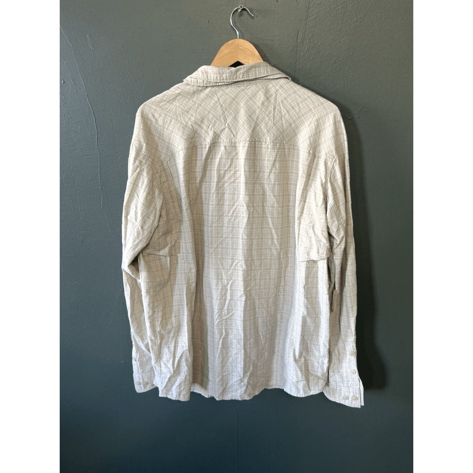 Vintage Columbia Mens Ivory Long Sleeve Omnishade Button-Up Shirt XL White, Long Sleeve, Regular Fit, Button Closure, Men’s Shirt, 25" Pit to Pit, 30" Length Size US XL / EU 56 / 4 - 2 Thumbnail