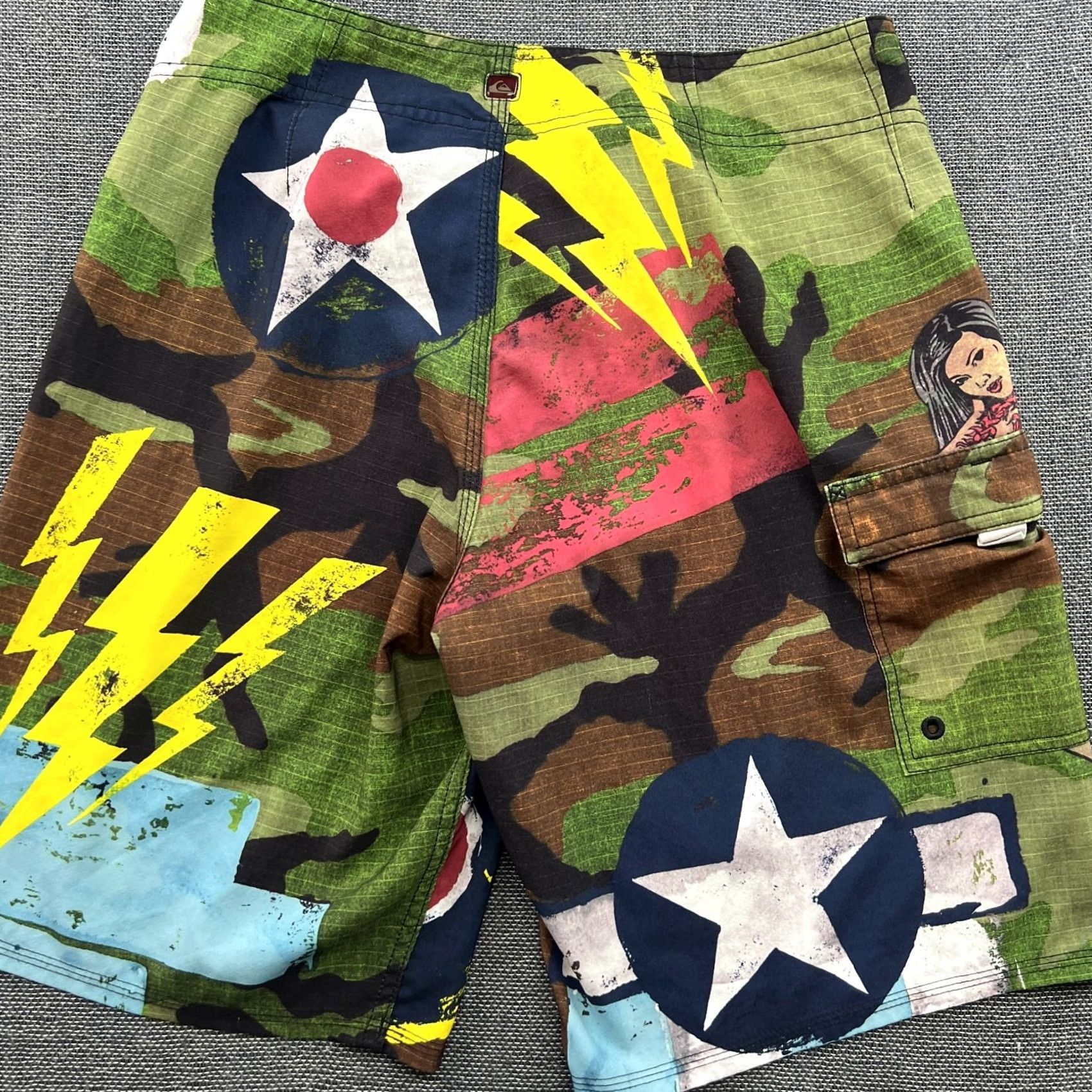 Quiksilver VINTAGE Quiksilver Board Shorts Mens Size 28 Drawstring Camo Flying Fortress Size US 28 / EU 44 - 5 Thumbnail