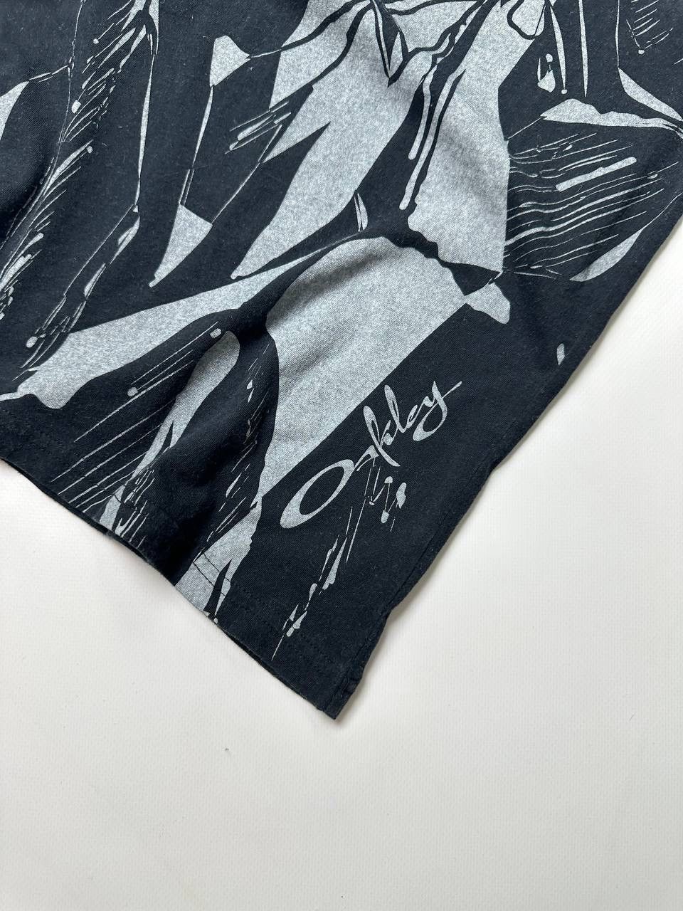 Oakley 00s Vintage Oakley Womens T shirt Rare Tattoo Graphic Print Size S / US 4 / IT 40 - 4 Thumbnail