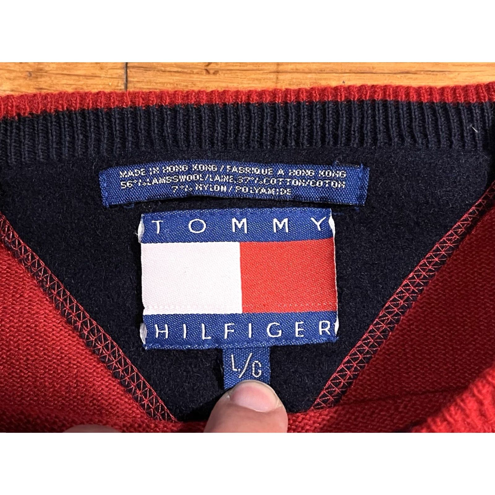 Tommy Hilfiger VINTAGE Tommy Hilfiger Sweater Men’s Large Red Pocket Knit Crew Neck Pullover Embroidered Logo 90s Classic Designer Preppy Retro Men Size US L / EU 52-54 / 3 - 4 Thumbnail