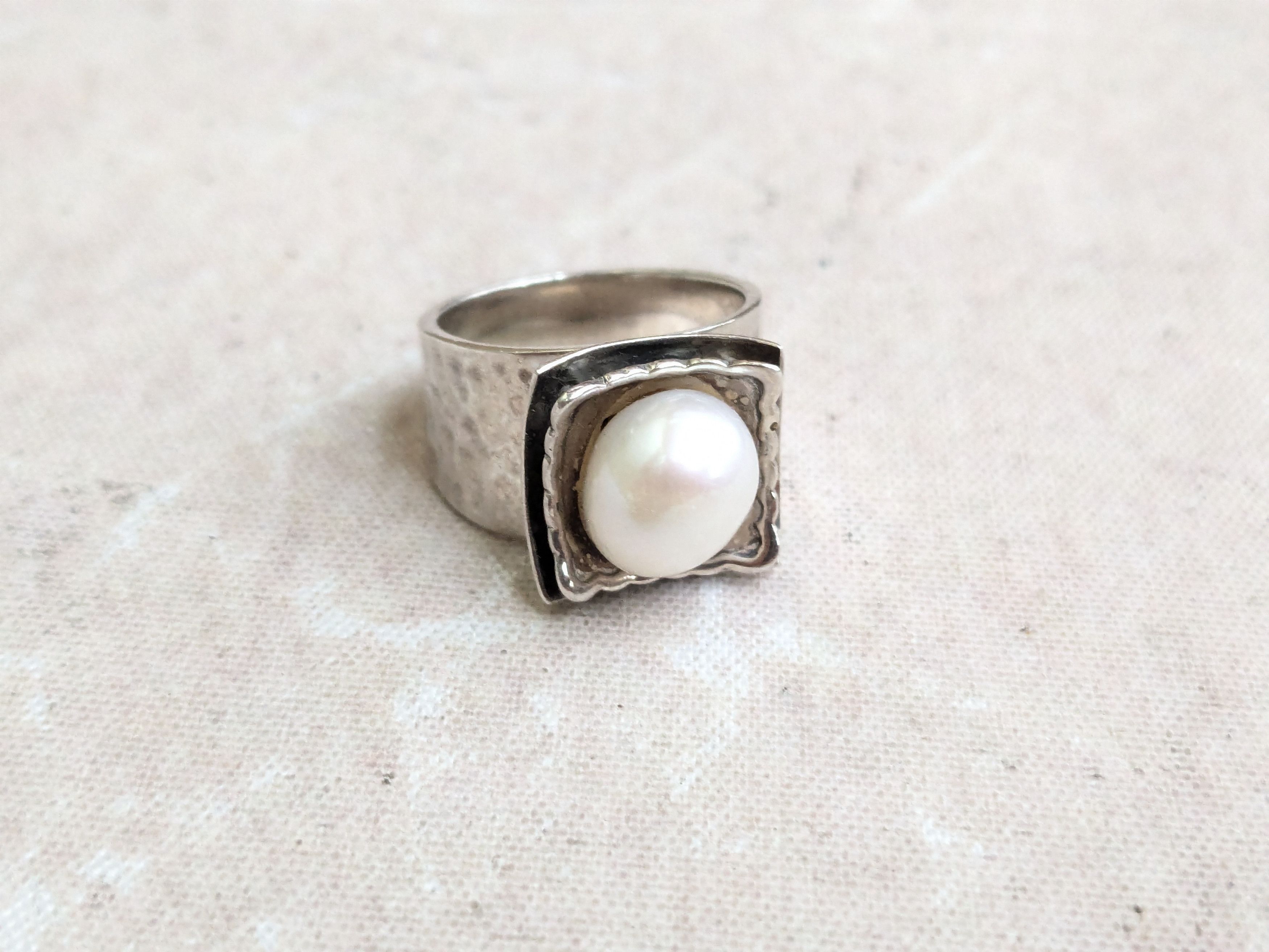 Sterling Silver Silpada Sterling Silver Ring Pearl 6.5 Hammered Size ONE SIZE - 1 Thumbnail