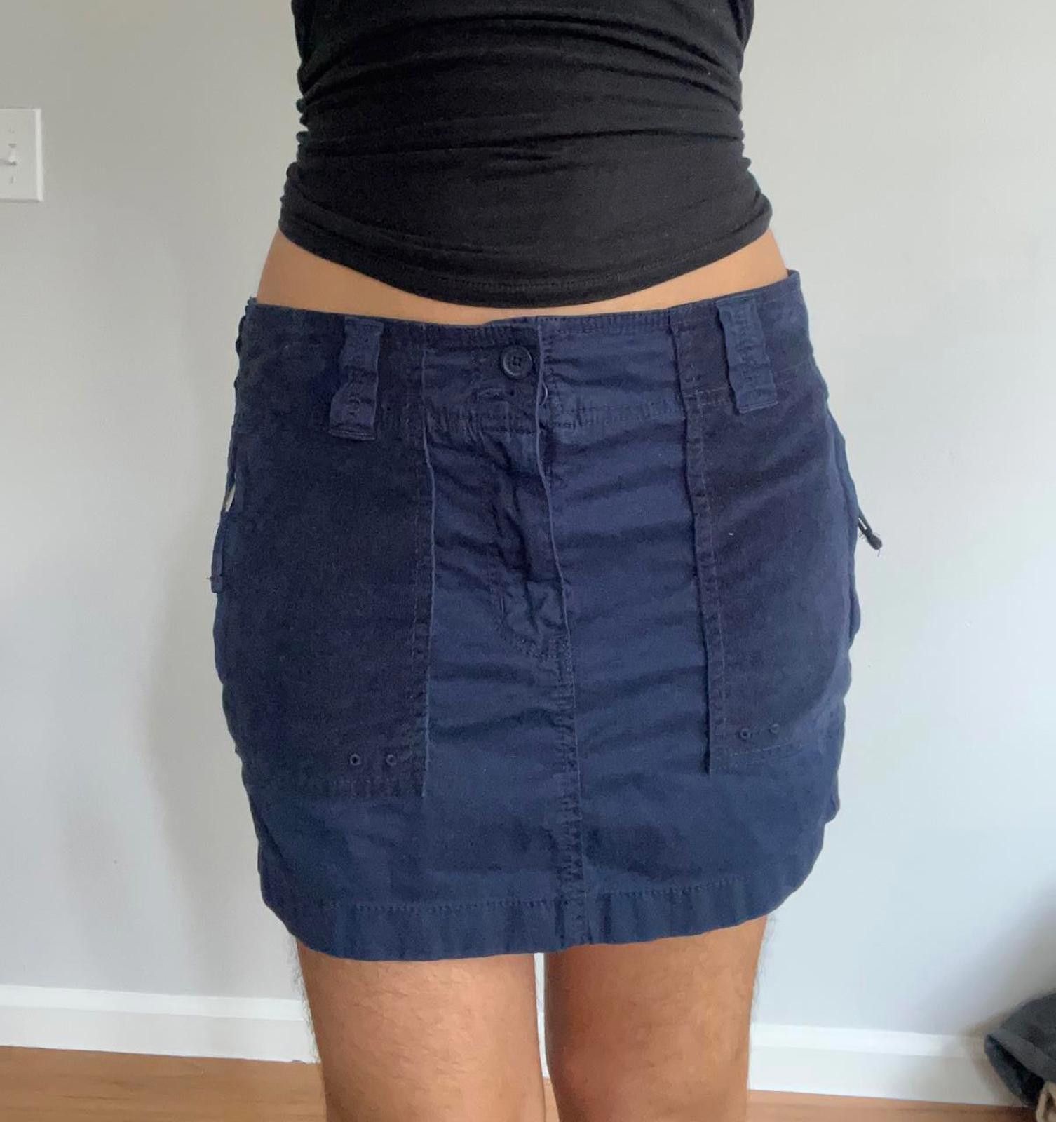 Abercrombie & Fitch Women’s navy blue Abercrombie and fitch mini skirt Size 28" / US 6 / IT 42 - 1 Thumbnail