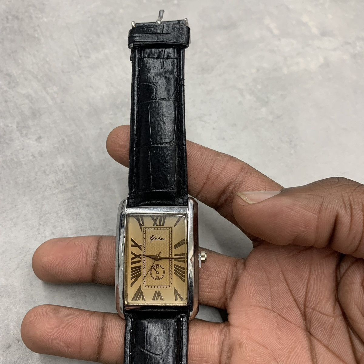 Vintage Vintage 90s vintage retro luxury style gold leather watch Size ONE SIZE - 4 Thumbnail