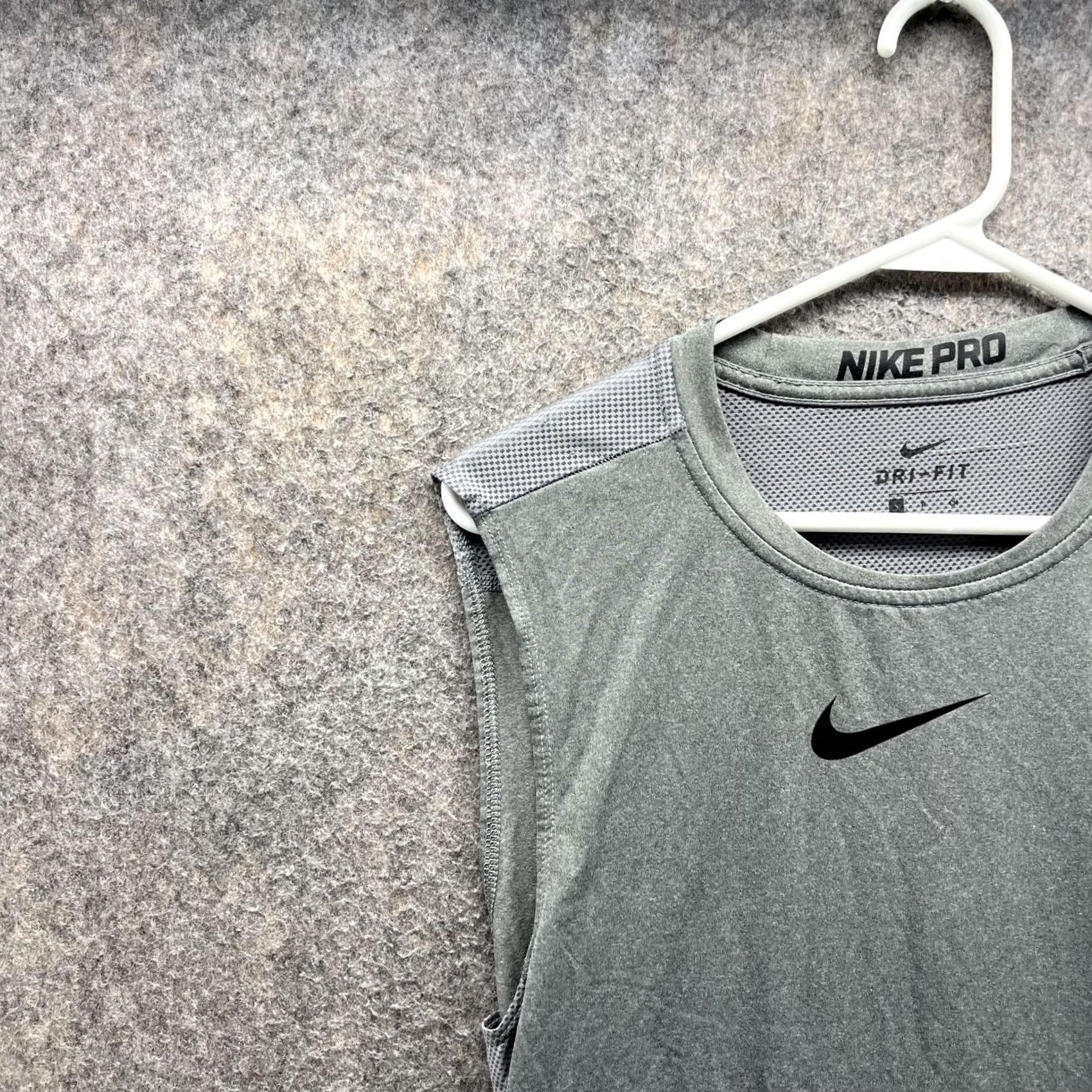 Nike Nike Pro Shirt Men Small Gray Center Swoosh Combat Sleeveless Gym Dri Fit Knit Size US S / EU 44-46 / 1 - 3 Thumbnail
