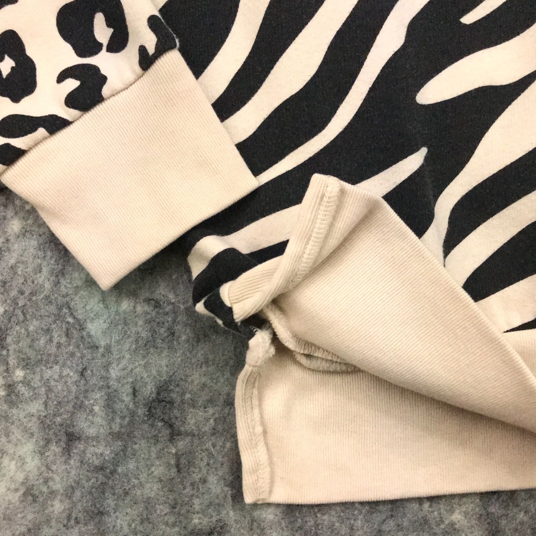 Victoria's Secret Victoria Secret Pink Sweatshirt Womens Extra Small Beige Zebra Stripe Leopard Size XS / US 0-2 / IT 36-38 - 2 Thumbnail