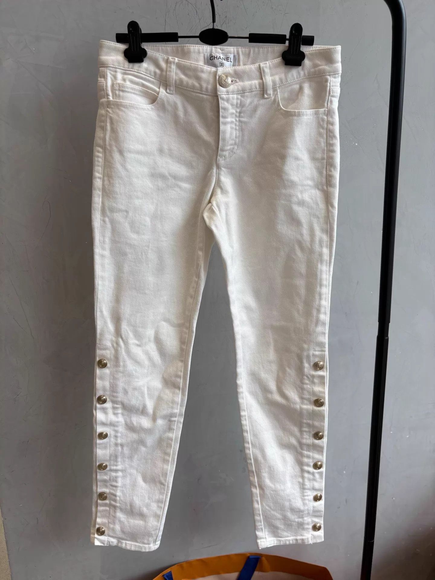 Chanel CHANEL Low Waist White Jeans 38 Mint Size 27" / US 4 / IT 40 - 1 Thumbnail