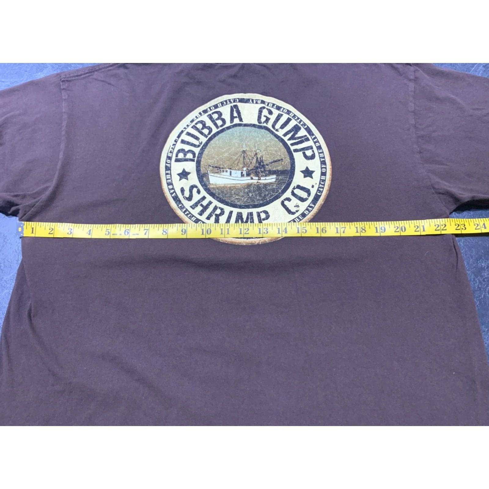 CO VINTAGE Bubba Gump Shrimp Co Men T-Shirt XL Brown Short Sleeve Crew Neck Logo 90s Movie Nautical Size US XL / EU 56 / 4 - 3 Thumbnail