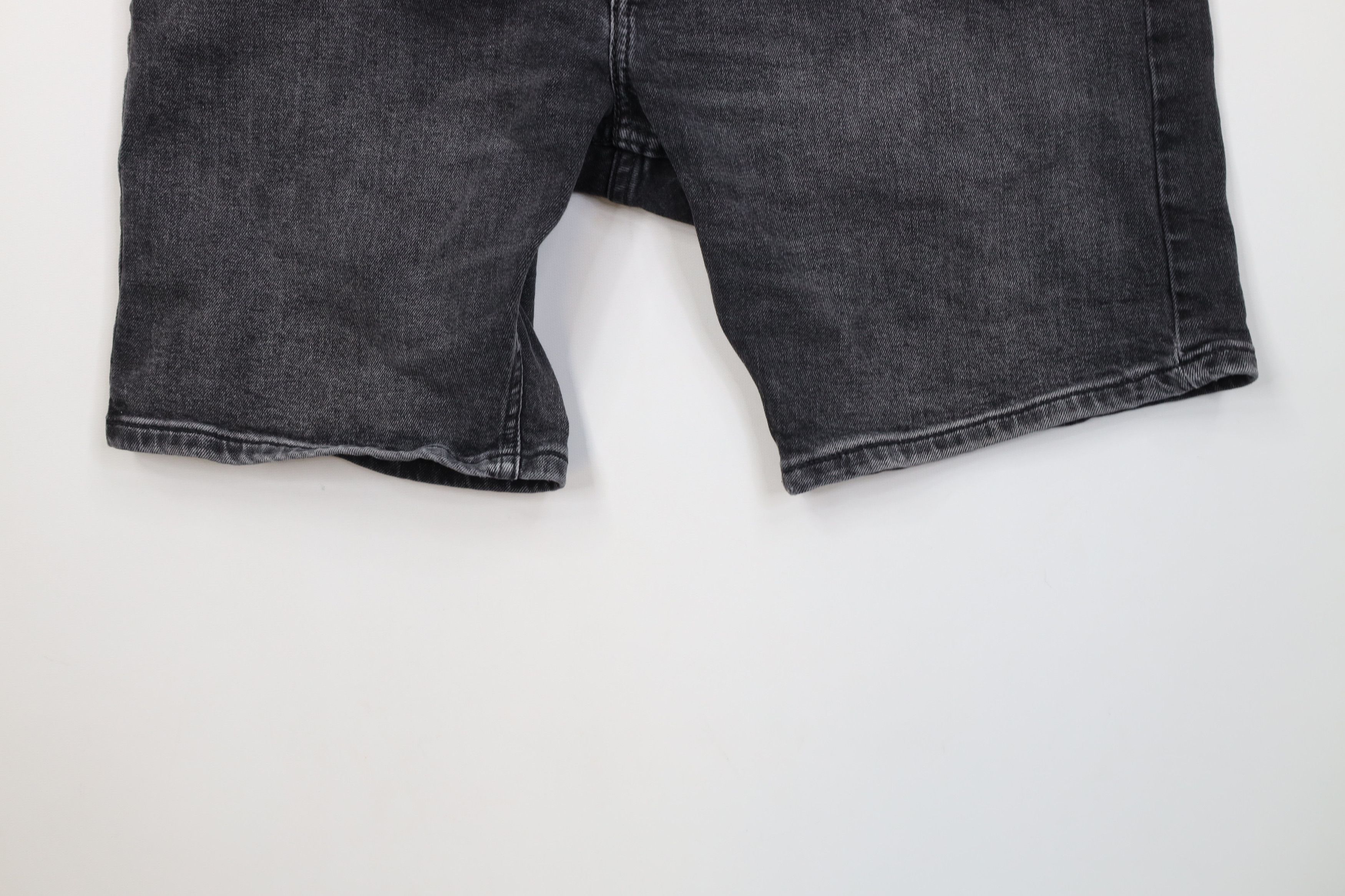 Levi's Vintage Y2K Levis 412 Faded Above Knee Denim Shorts Black Size US 36 / EU 52 - 4 Thumbnail
