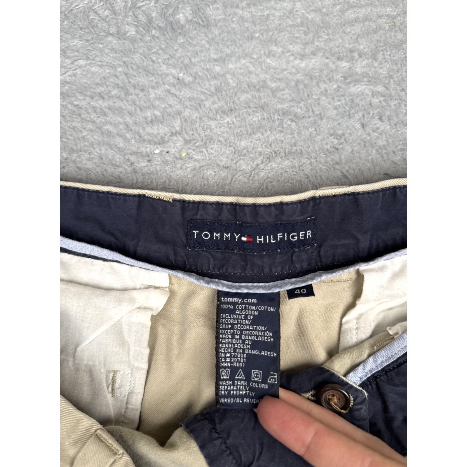 Tommy Hilfiger Tommy Hilfiger Shorts Mens 40 Beige Canvas Chino Flat Front 8 Inseam Casual Size US 40 / EU 56 - 7 Thumbnail