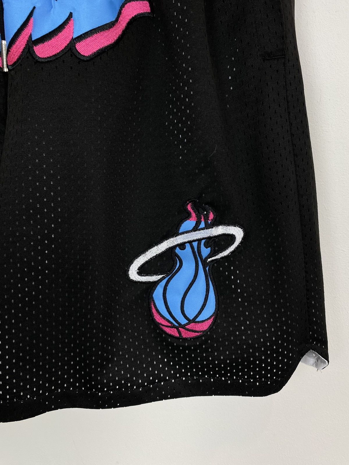 Just Don Just Don Miami Heat Shorts Vice Nights Size Medium Top Black Size US 34 / EU 50 - 4 Thumbnail