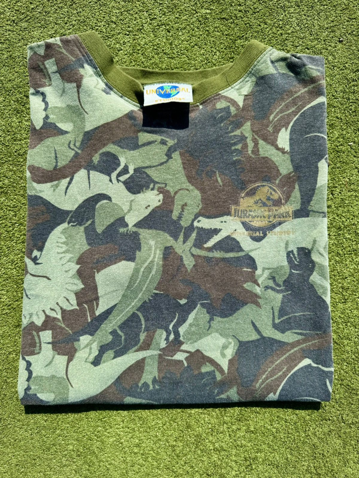 Universal Studios × Vintage 1997 Jurassic Park Universal Studios 90’s Camo Movie T-Shirt Size US L / EU 52-54 / 3 - 7 Thumbnail