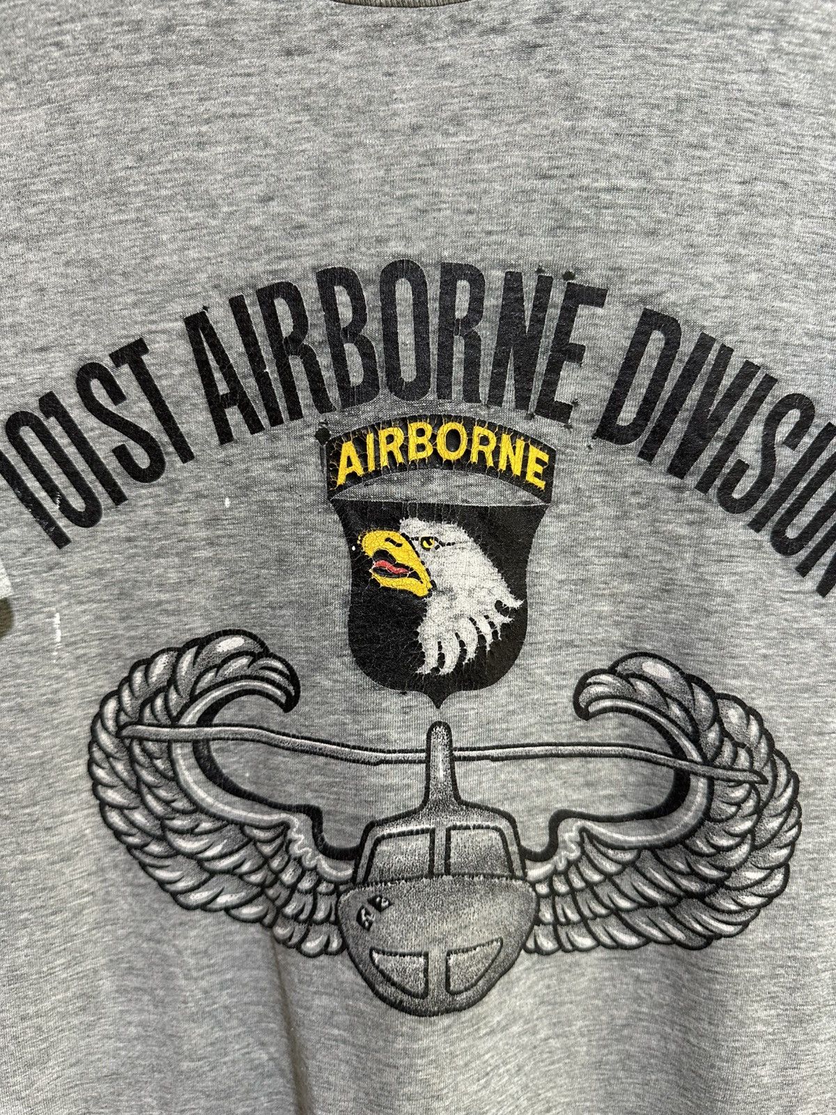 Fruit Of The Loom × Vintage Vintage 90s 101st Airborne Division Faded Tee Size US L / EU 52-54 / 3 - 3 Thumbnail