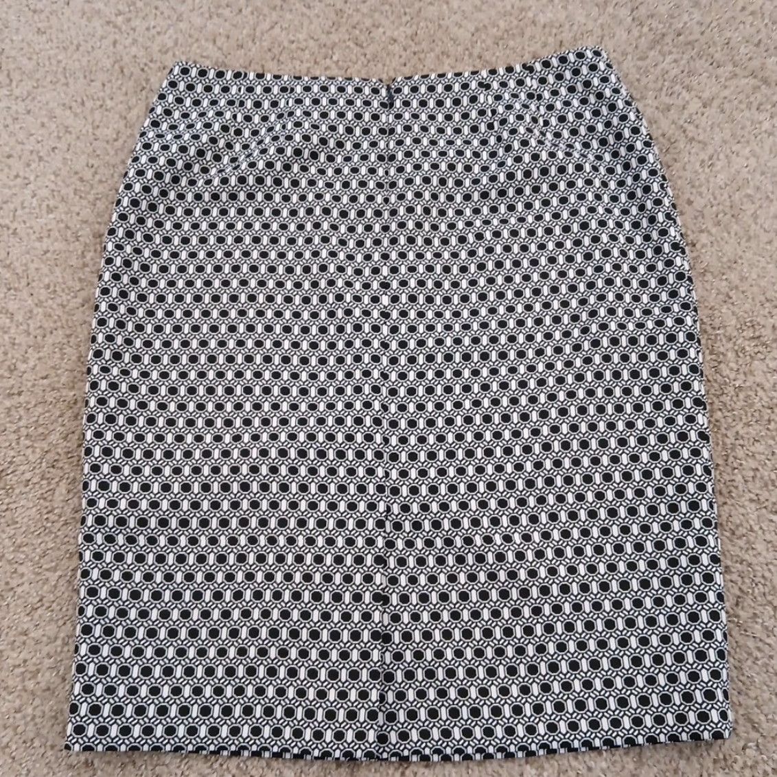 Vintage Jones Studio Skirt Women Knee Length Black Geometric Lined Slit Zip 12 Pencil Straight & — Regular Grade Polyester Vintage No Size 34" / US 12 / IT 48 - 6 Thumbnail