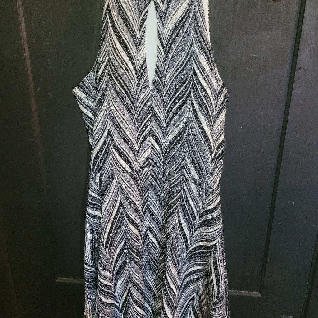 Designer Design Lab, beautiful black and white dress, Size M, nwot Size L / US 10 / IT 46 - 4 Thumbnail