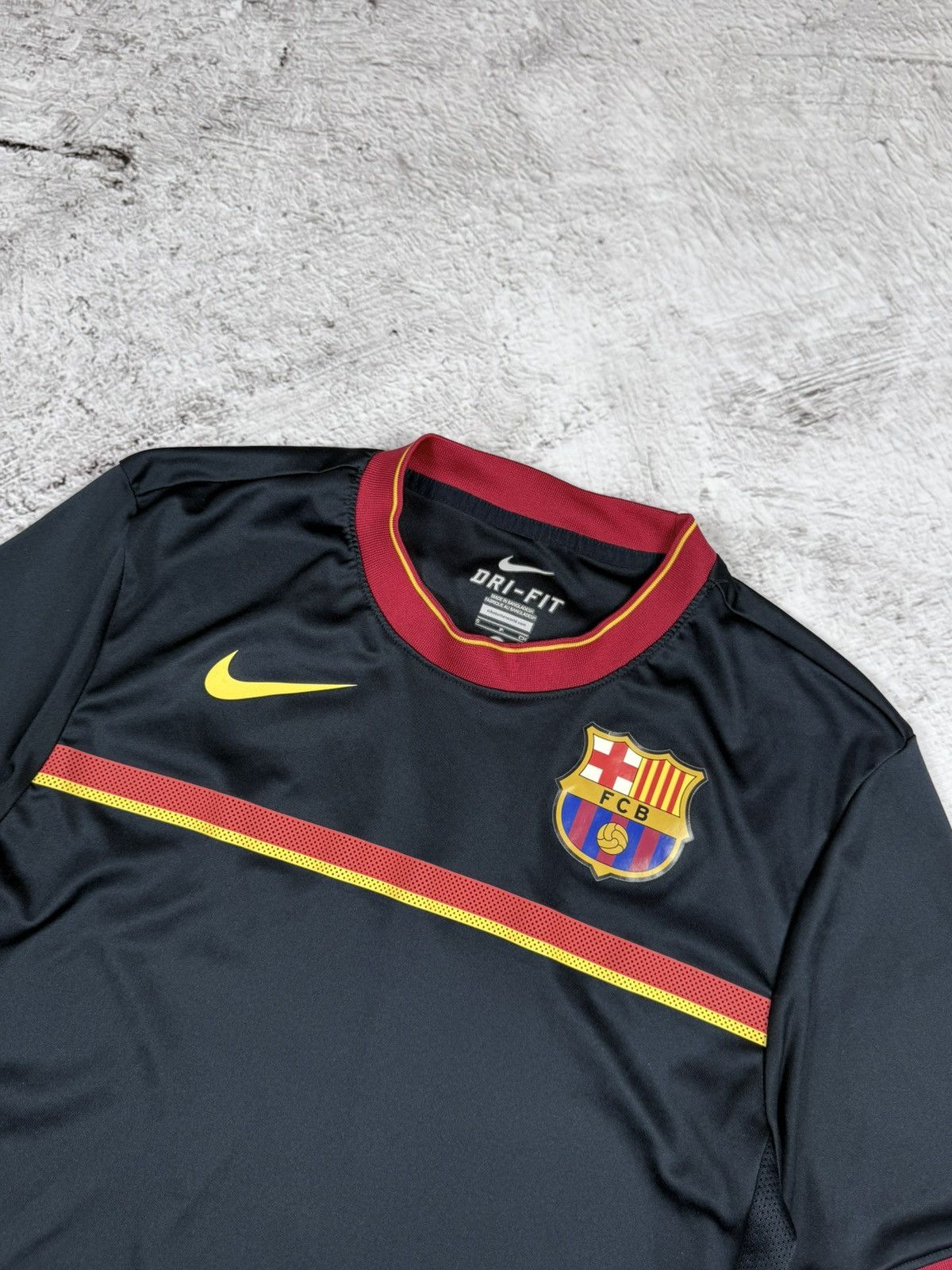 Nike Mens Vintage Nike FC Barcelona T Shirt training soccer tee Size US S / EU 44-46 / 1 - 2 Thumbnail