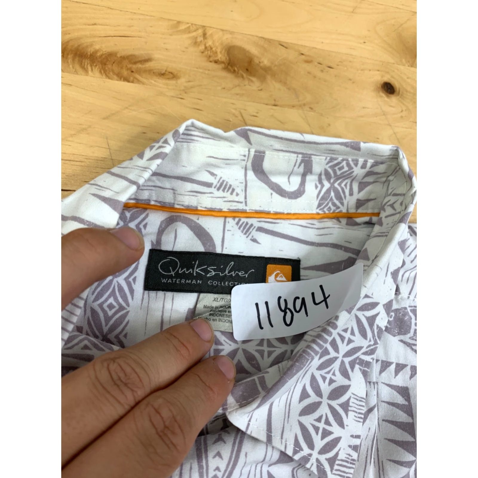 Quiksilver Quiksilver Waterman Button-Up Shirt Mens XL White Fish Hook Tribal 11894 Size US XL / EU 56 / 4 - 2 Thumbnail