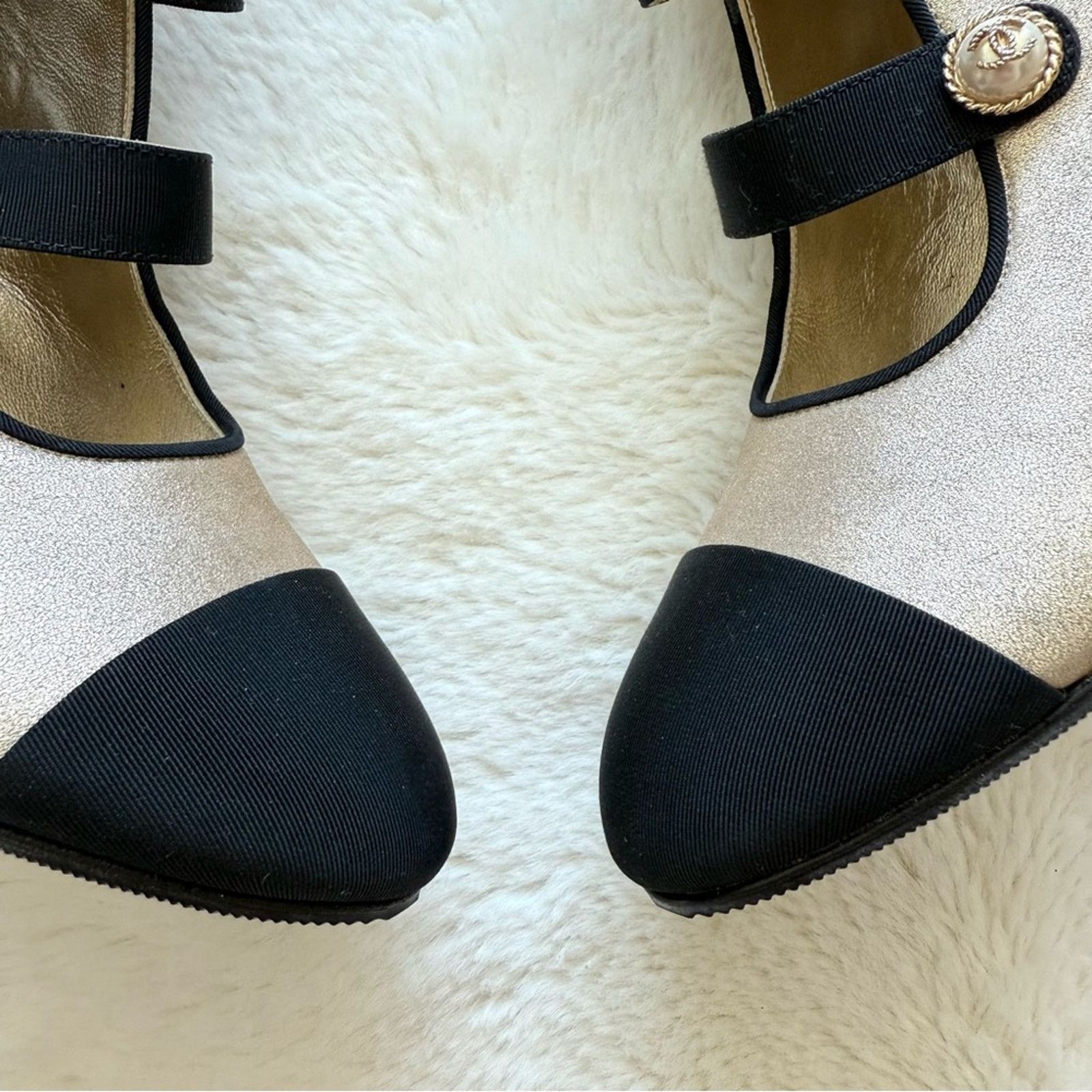 Chanel NEW!! Chanel 2018 Gold Pearl Button Boots Heels 38 EU 1400$ Size US 8 / IT 38 - 3 Thumbnail