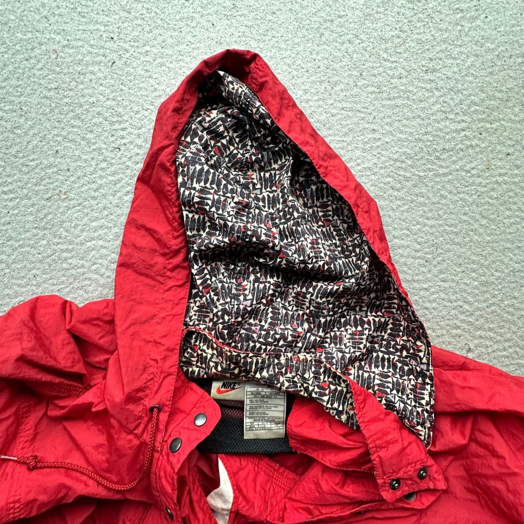 Nike VINTAGE Nike Nylon Windbreaker Jacket Womens Small Hooded Red 90s Windbreaker Zip Full Zip Zipper Logo S Size S / US 4 / IT 40 - 6 Thumbnail