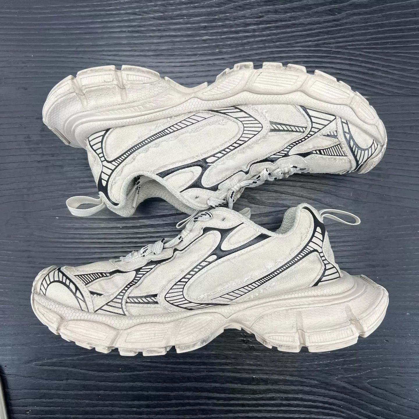 Balenciaga Balenciaga 3XL Gray White Size 40 Size US 7 / EU 40 - 2 Thumbnail
